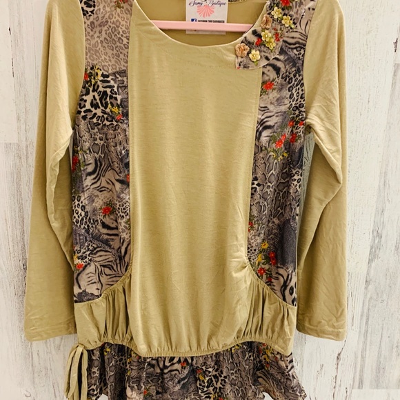 Beige Sweater - Picture 1 of 2